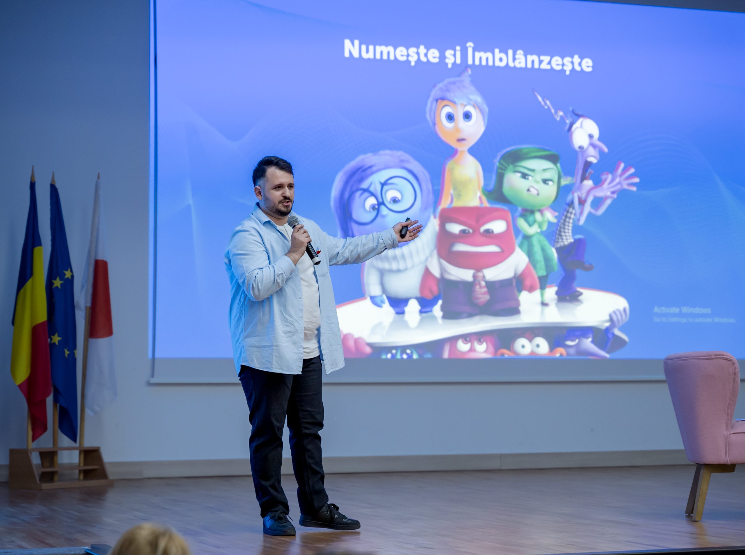 Răzvan Danc facilitând o sesiune despre emoții și relații